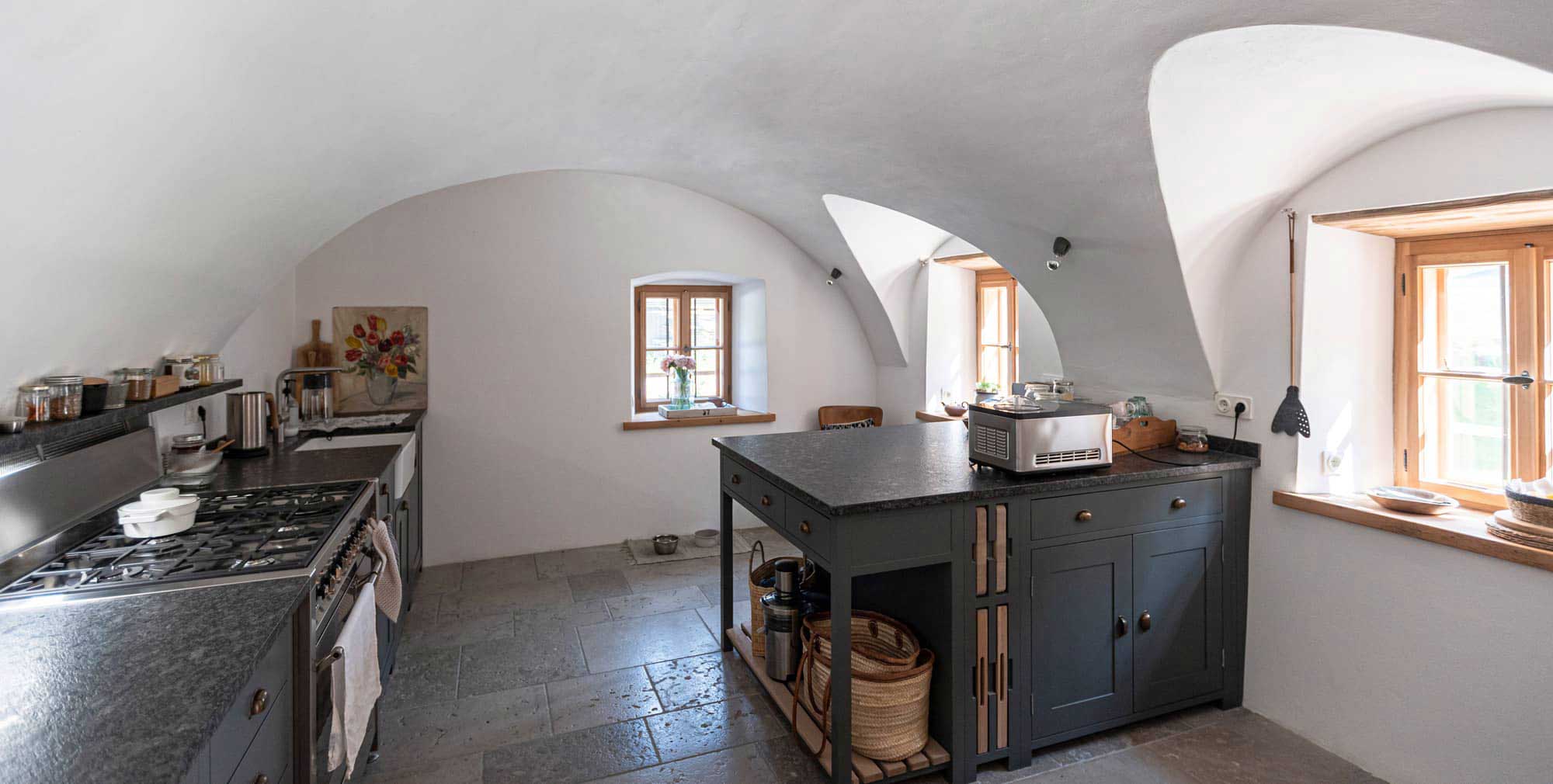 Alte Küche in modernisiertem Bauernhaus | Architektenhäuser | Tradition und Geschichte