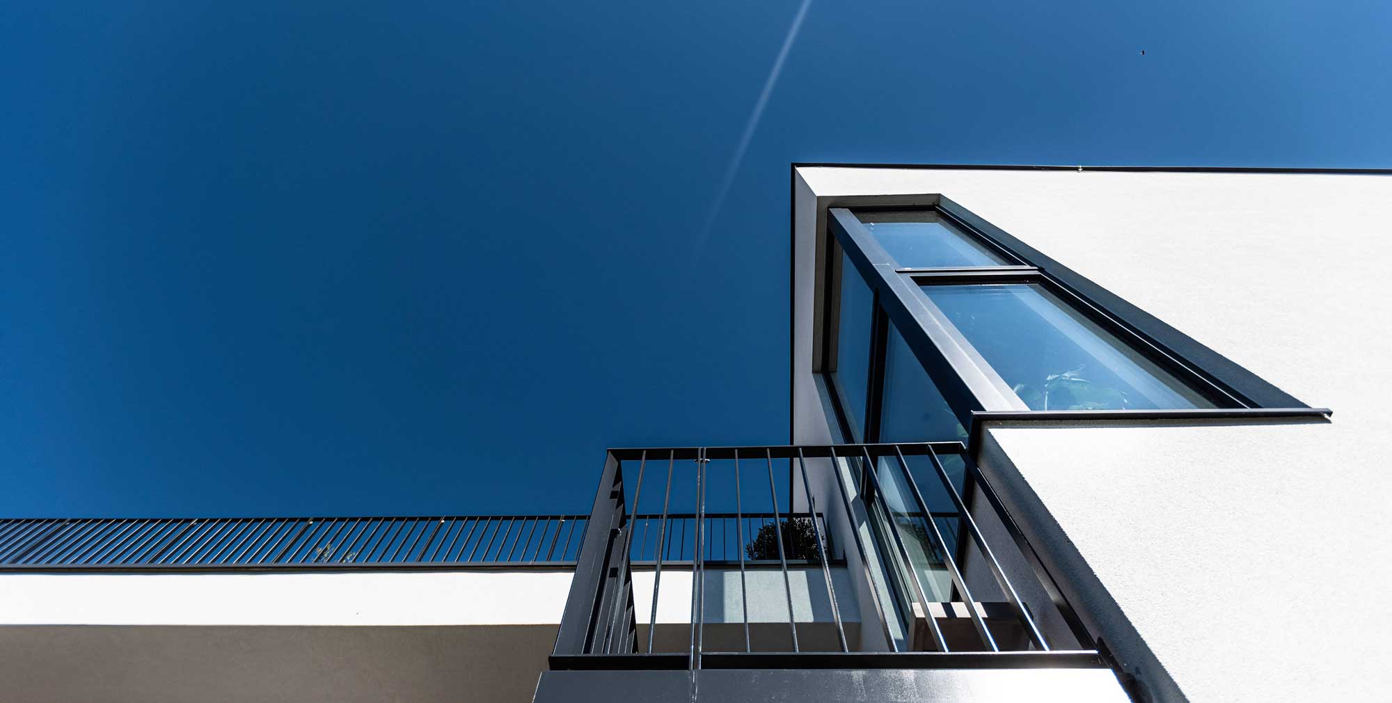 Aufstockung Haus Planung | Ansicht Fenstereck von unten | Architekt Österreich