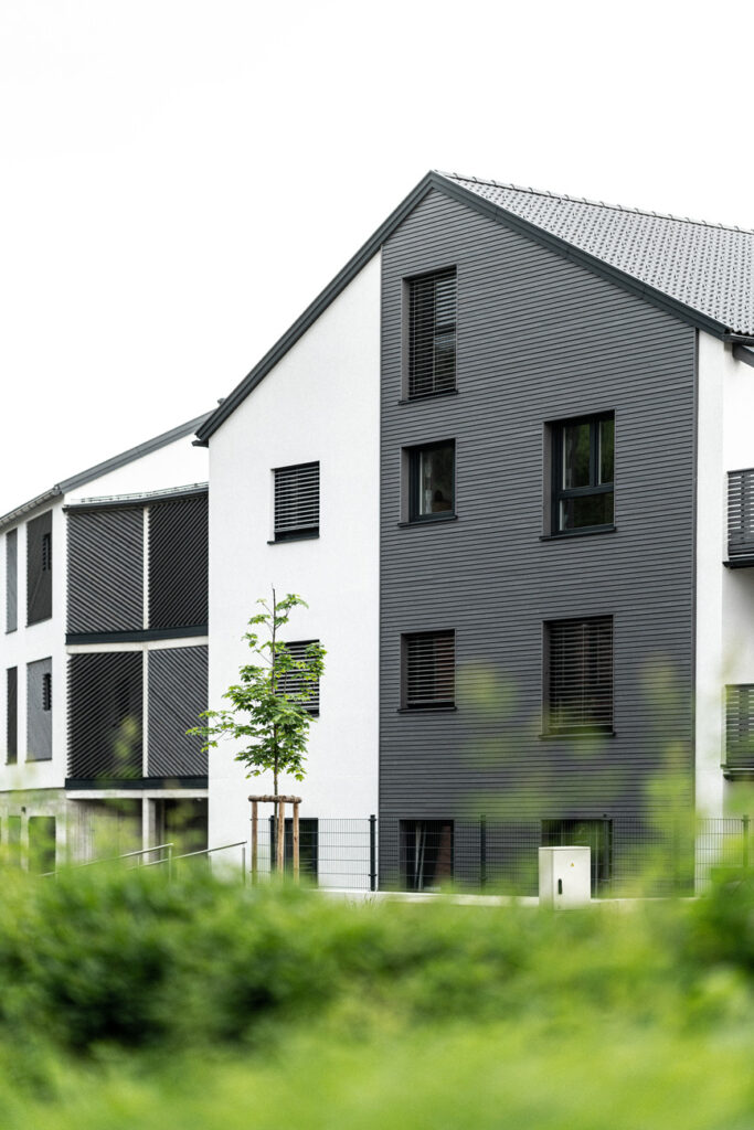 Straßenansicht des Bürogebäudes in der Klagenfurter Straße in Moosburg