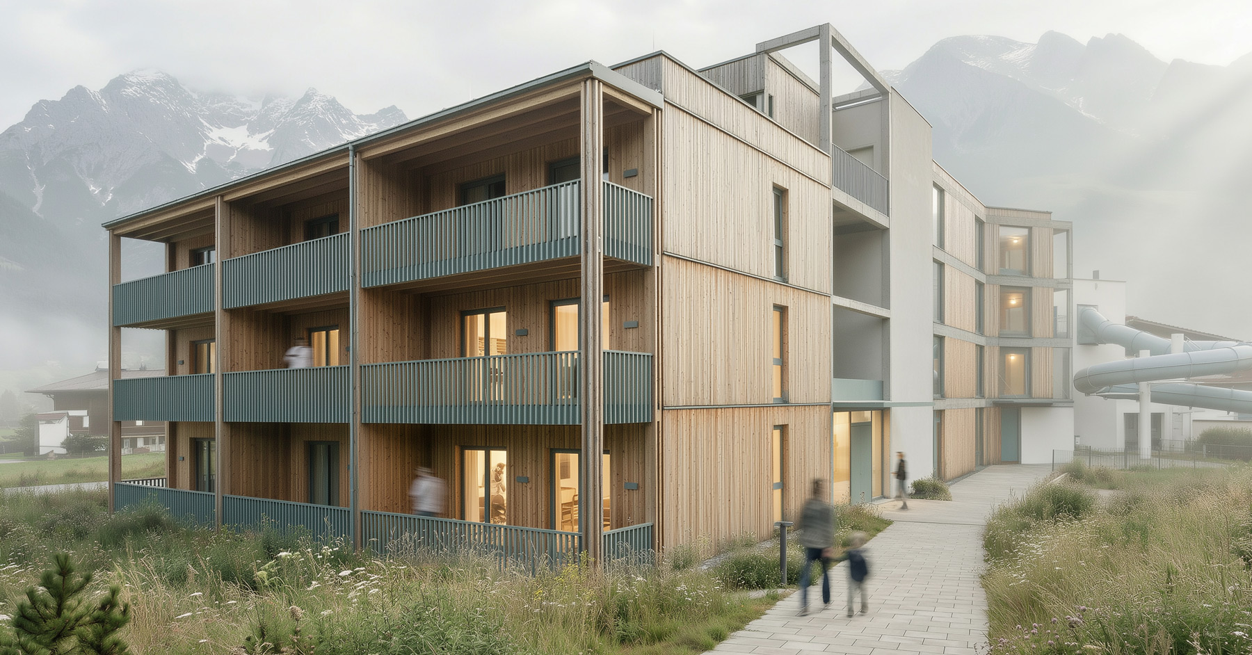 Aparthotel lebe’xams neben dem Schwimmbad Axams, im Hintergrund die Rutschenröhre