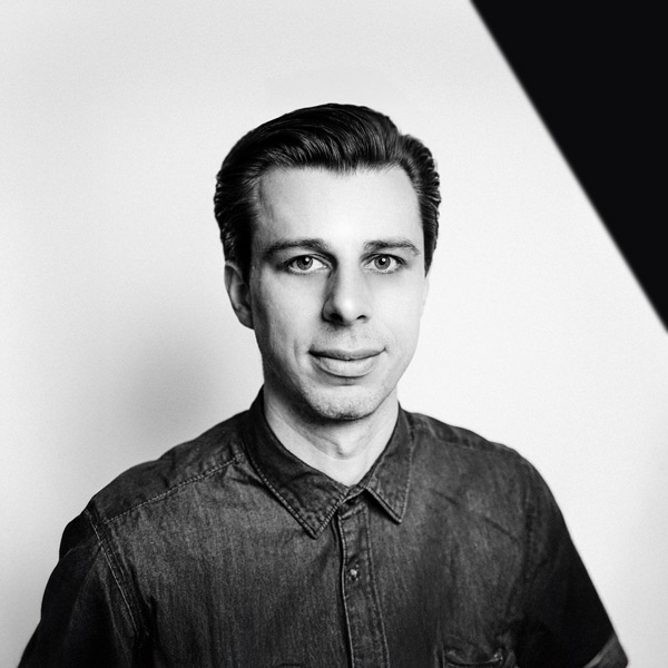 Sacha Gillen, zuständig für Webseitenbetreuung, Grafikdesign und Fotografie, Schwarz-Weiß-Porträt